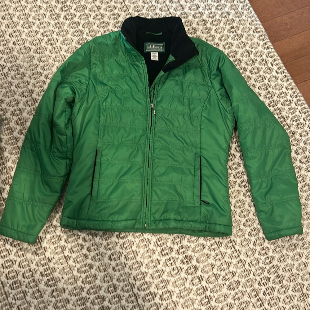 Good condition vintage quilted women’s green jacket by LL Bean size Large